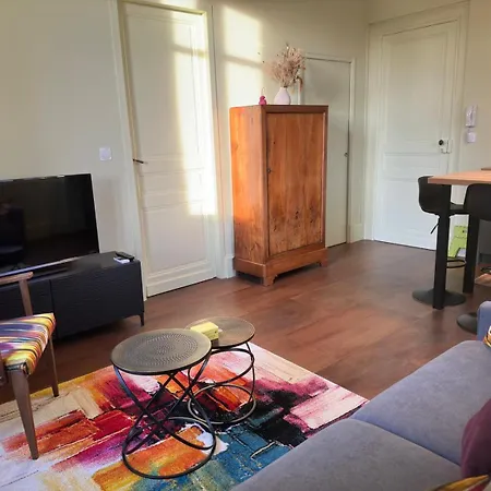 T2 Standing De La Tour Jayan Apartman *