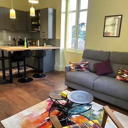 T2 Standing De La Tour Jayan דירה